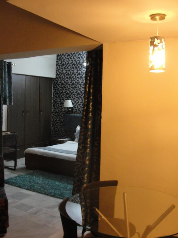 Oyo 15791 Flagship Executive Hazratganj Hotel 2*