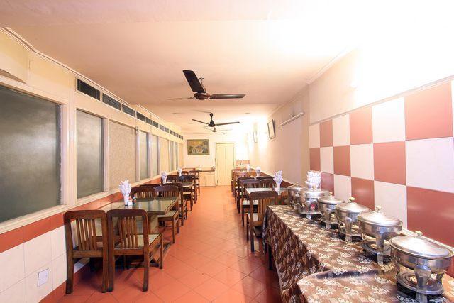 Oyo 15791 Flagship Executive Hazratganj Hotel 2*