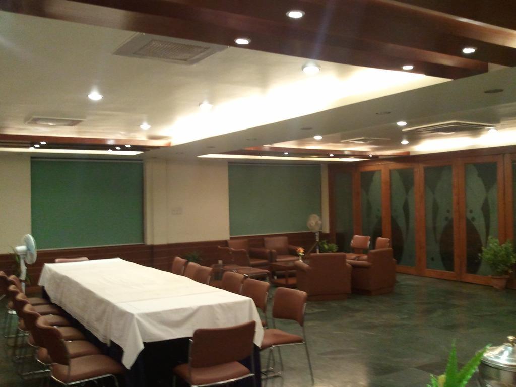 Oyo 15791 Flagship Executive Hazratganj Hotel 2*