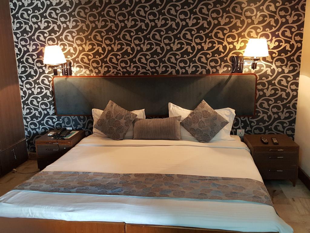 Oyo 15791 Flagship Executive Hazratganj Hotel Lucknow